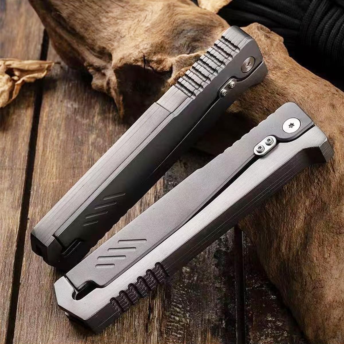 Sleek metal finish on the 10MOONS knife adds durable style.