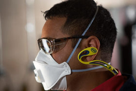 3M Nuvo Reader Eyewear packaging showing compact protection