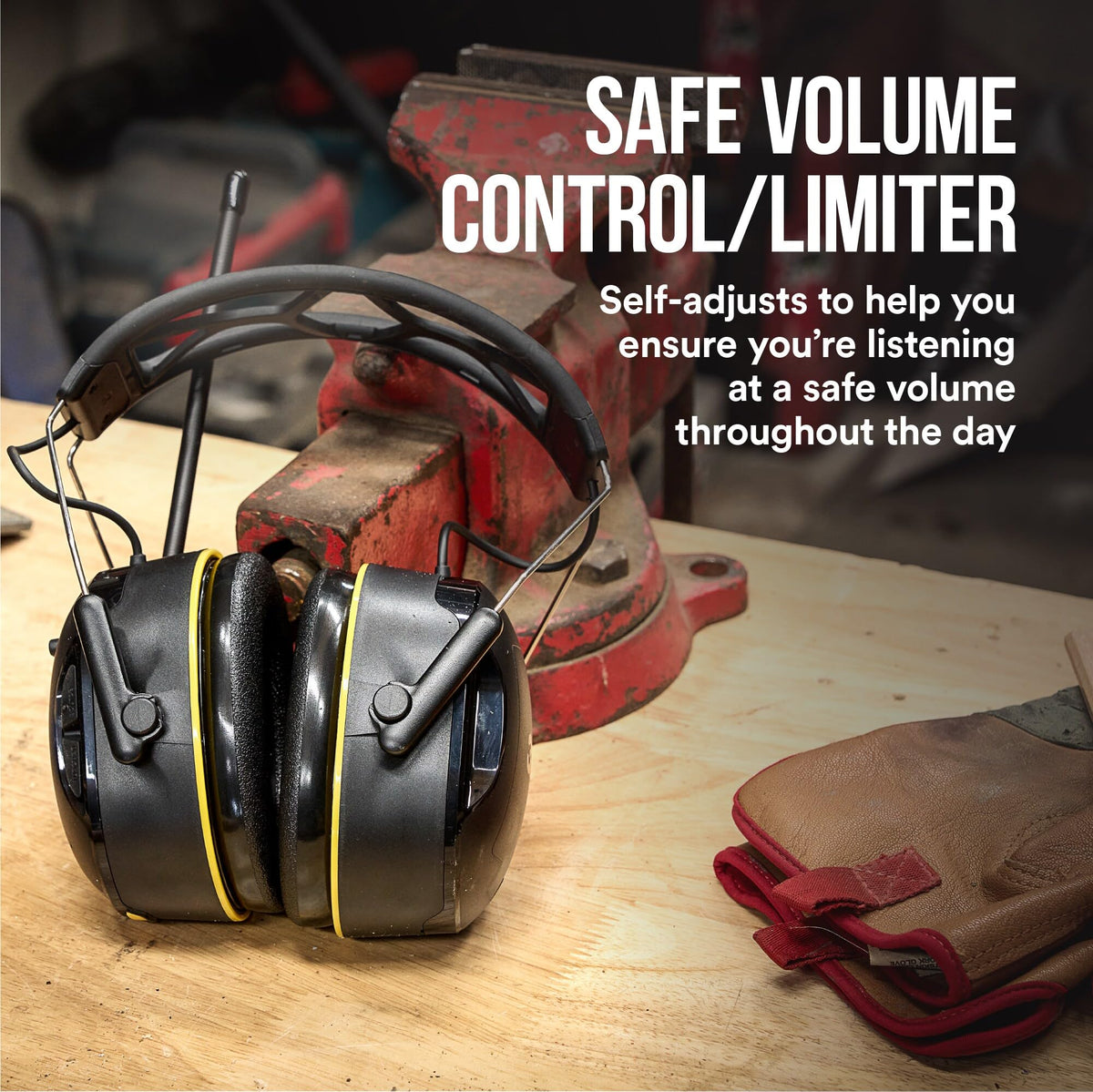 3M WorkTunes Connect AM/FM panel offers clear radio reception on worksites.