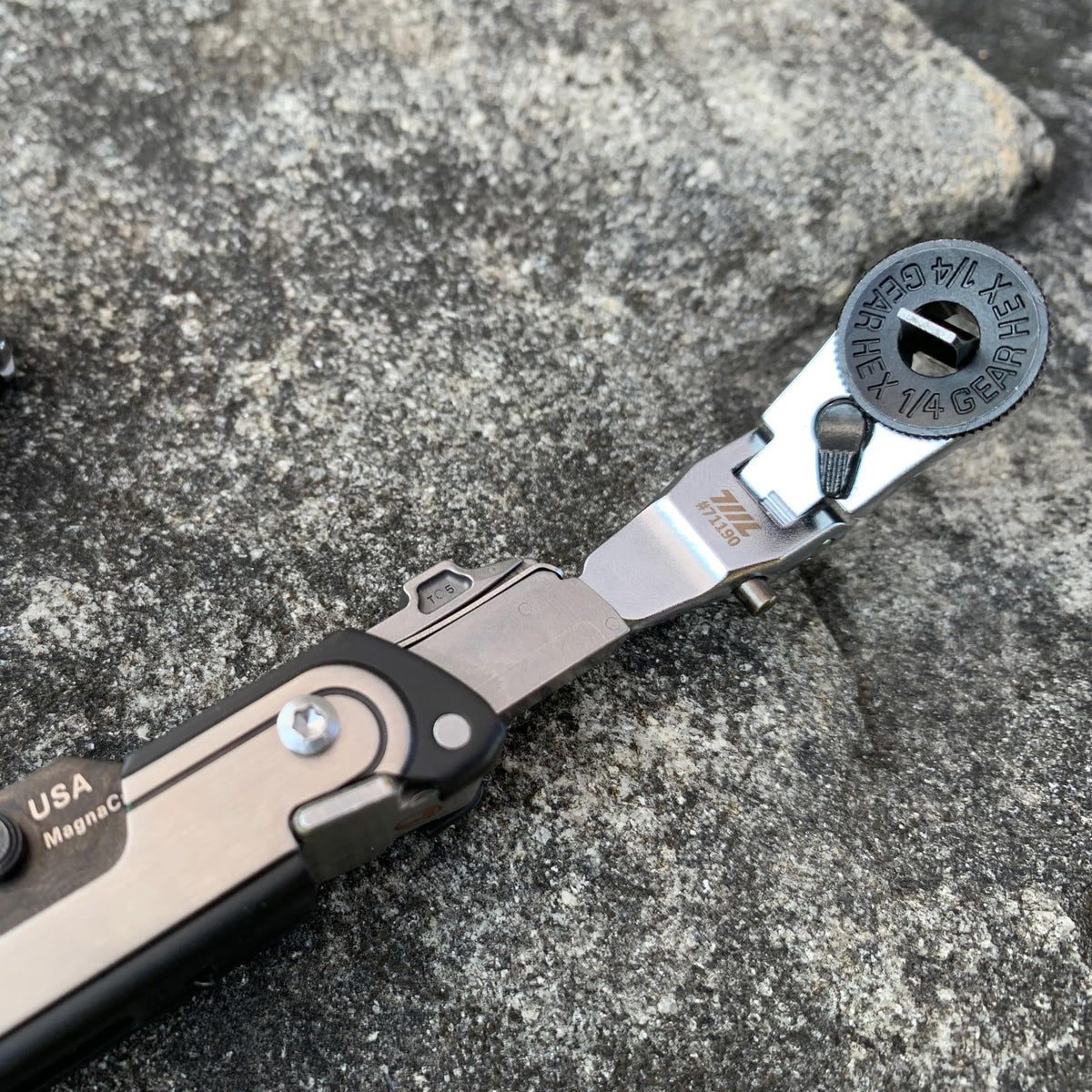 711L 180-degree flex-head reaches awkward angles with ease.