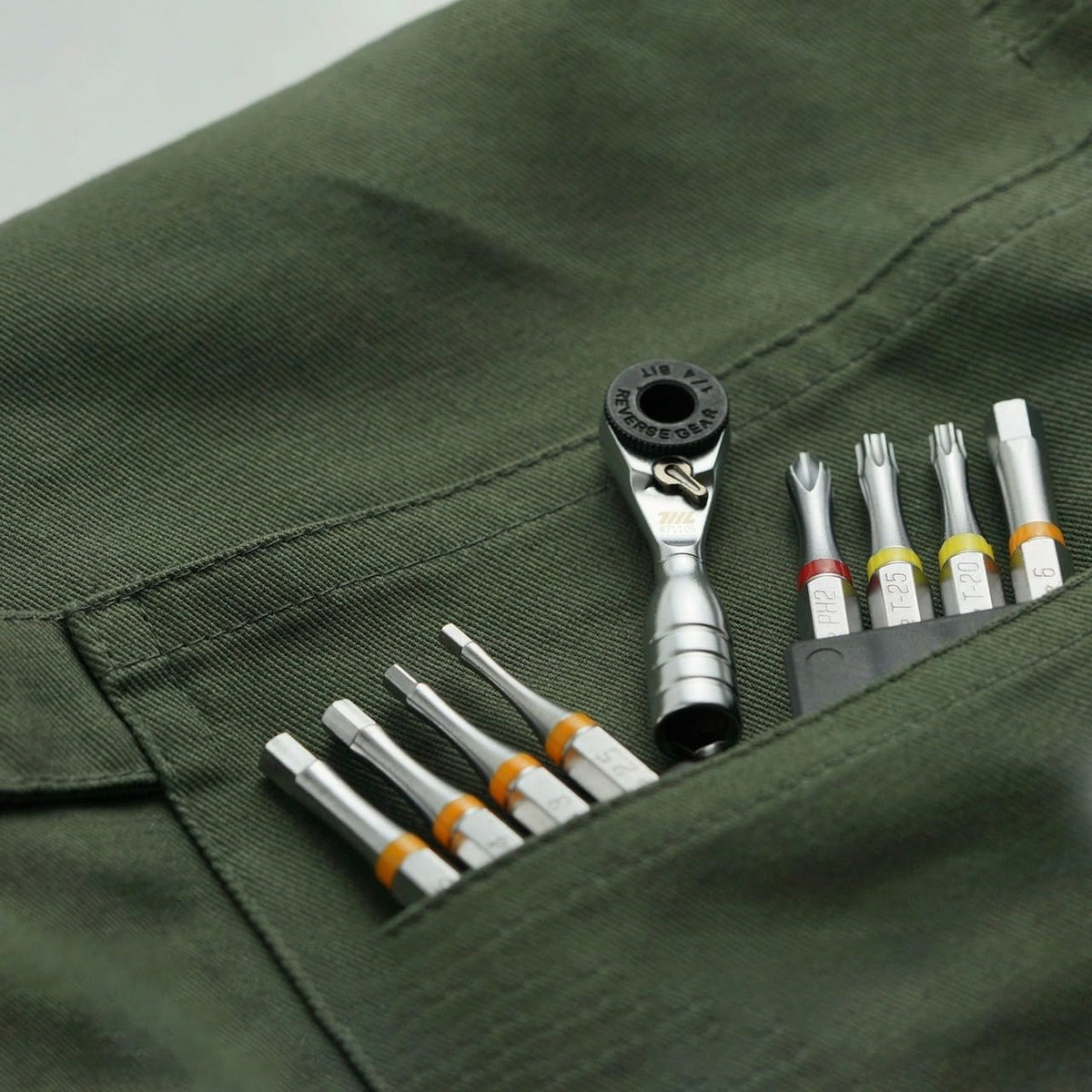 711L compact tool shown with extension capability for versatility.