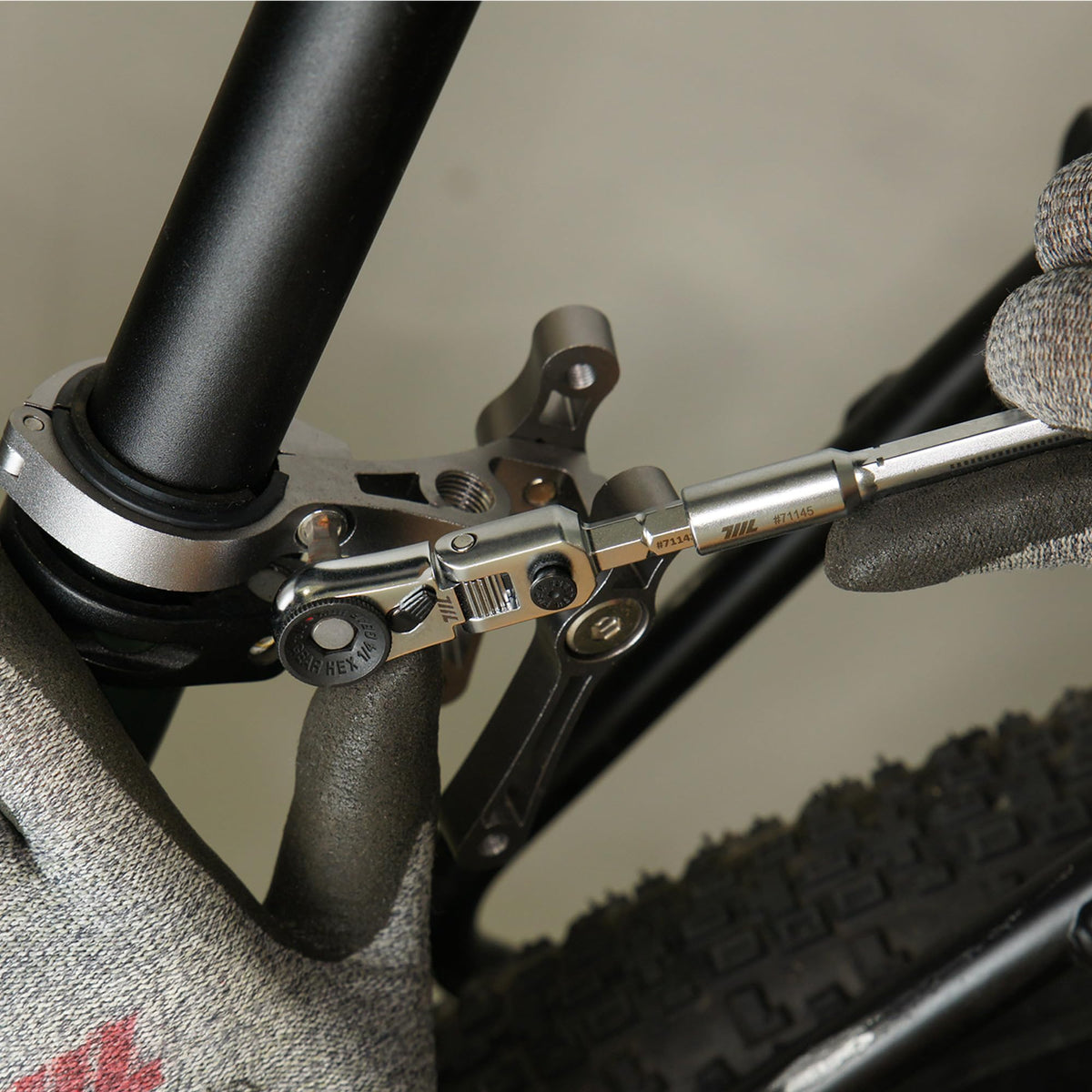 711L Taiwan-made construction emphasizes durability and reliable performance.