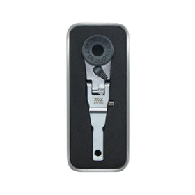 711L flat end flex-head ratchet wrench enabling precise access in tight spaces.