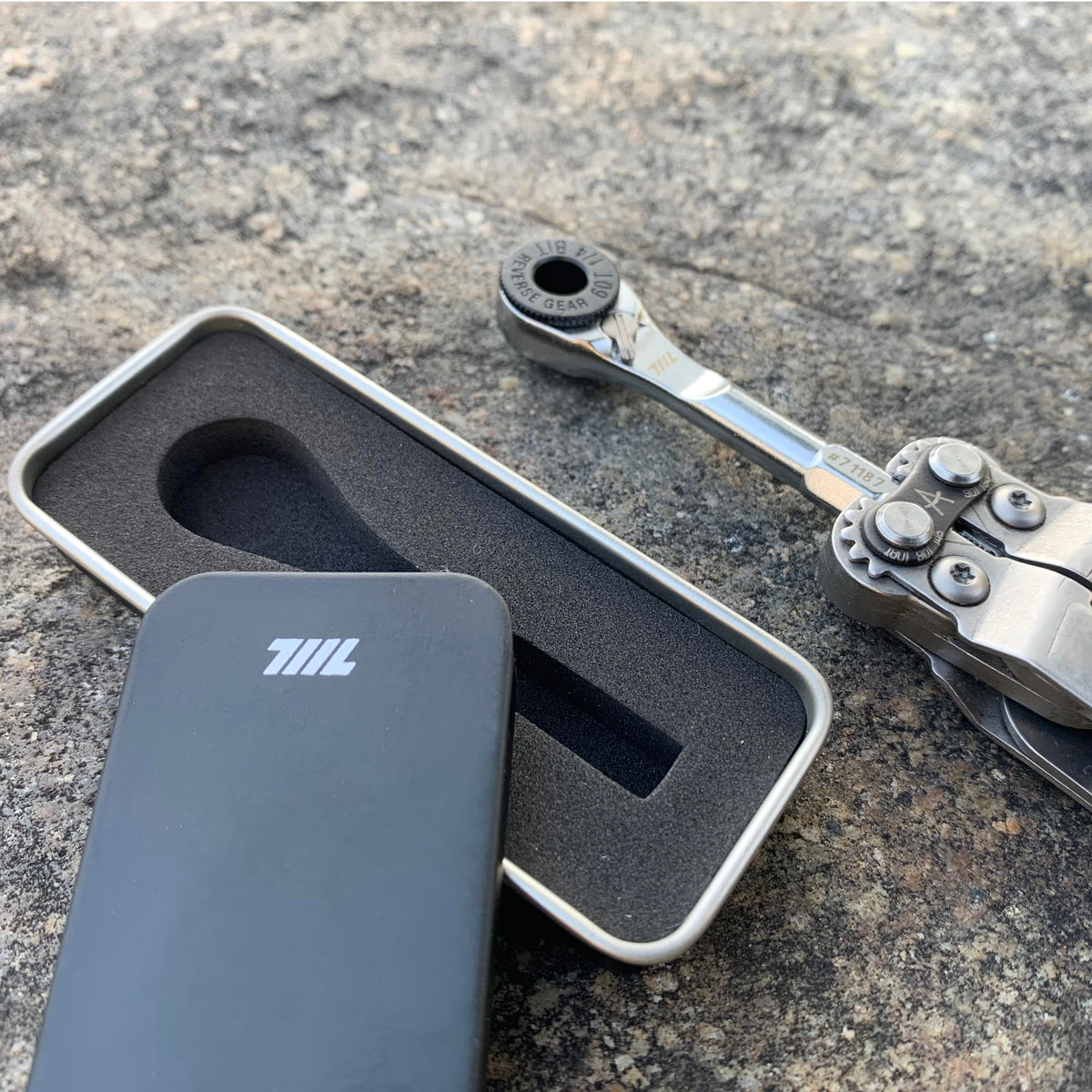 711L pocket-sized 2.35-inch length fits in pocket or on a keychain for quick fixes.