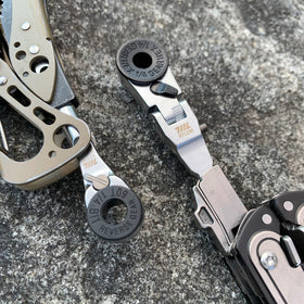 711L compact profile prevents interference with folded Skeletool.