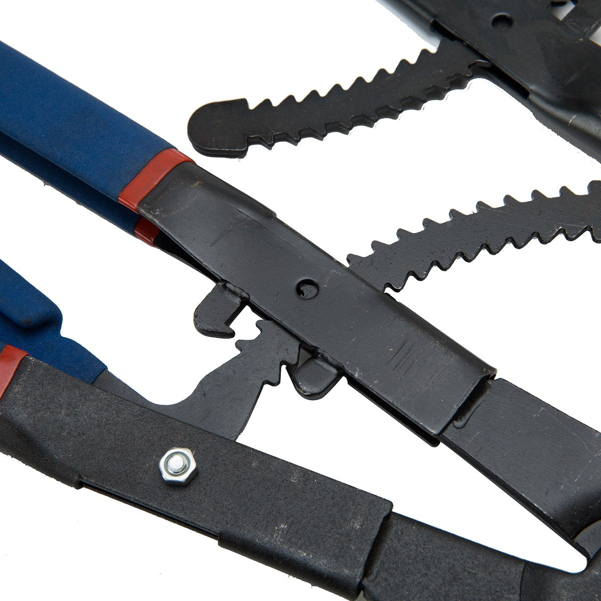 8MILELAKE heat-treated steel provides durable performance for heavy-duty work.