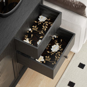 Laatse batch color consistency note helps cohesive multi-roll decor.