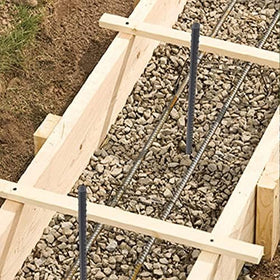 AAGUT 24-inch stakes ready for multiple yard projects.