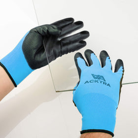 ACKTRA WG002 in use, showing controlled grip on small components