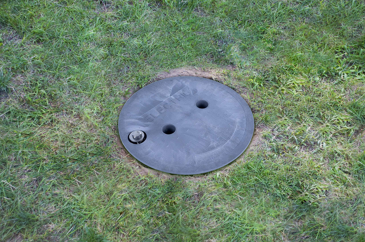 Adamax 910 weather-resistant cover supports reliable outdoor use