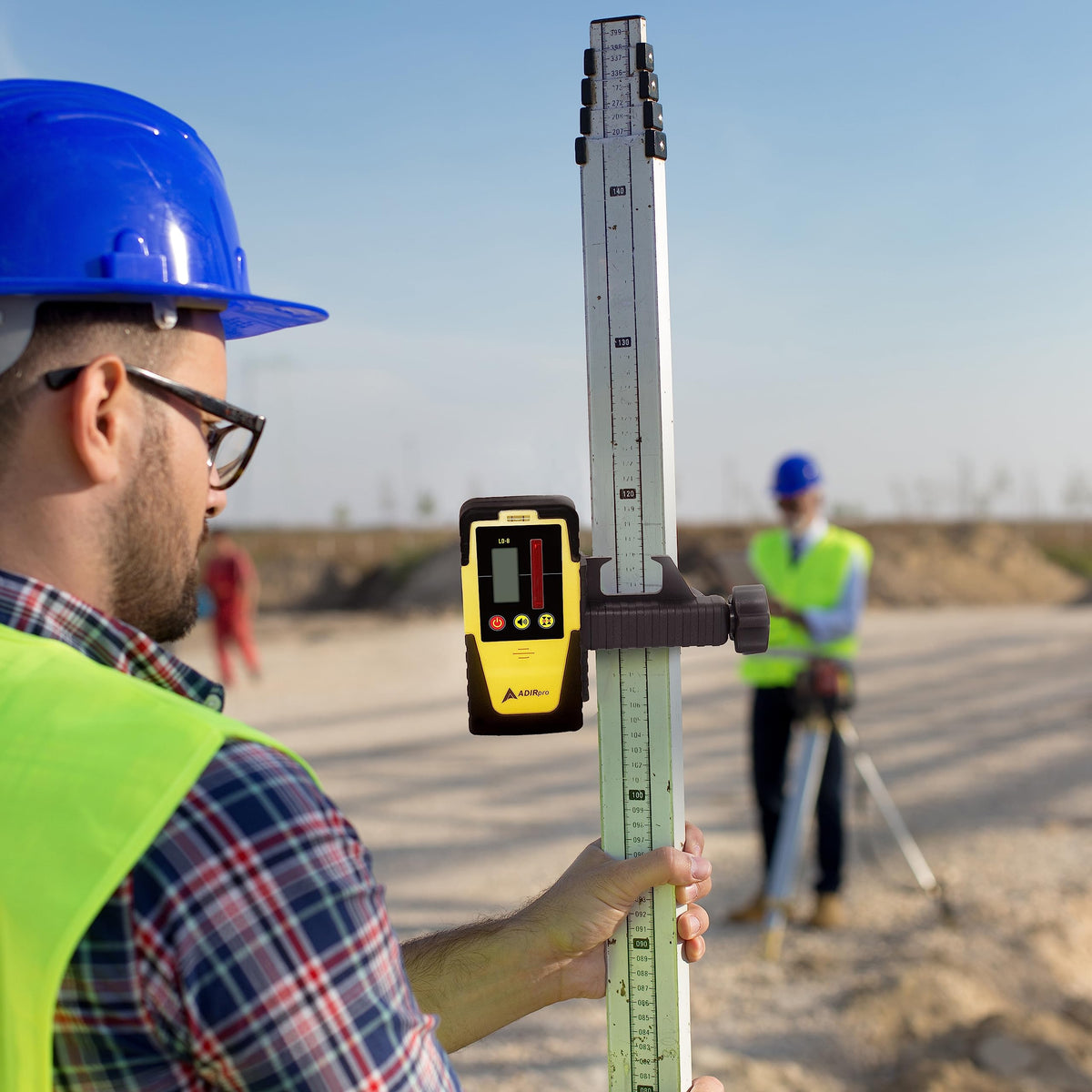 AdirPro LD-8 long battery life enables extended outdoor work.
