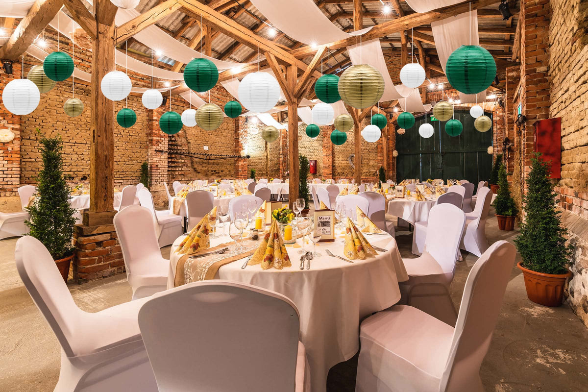 ADLKGG green gold lanterns add elegance to a wedding backdrop.