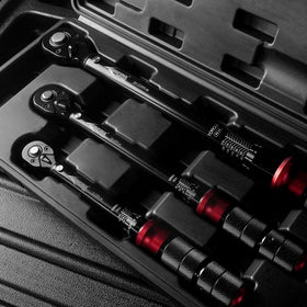 AEROFORCE quick-release reversible sleeve enables fast tool changes.