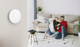 Airthings Wave Radon humidity sensor in home environment supports comfort planning.