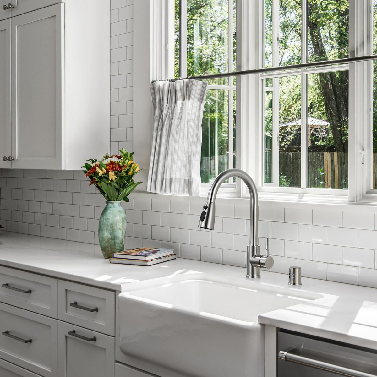 Aleasha escutcheon with air-gap kit fits most sinks and dishwashers for universal compatibility.