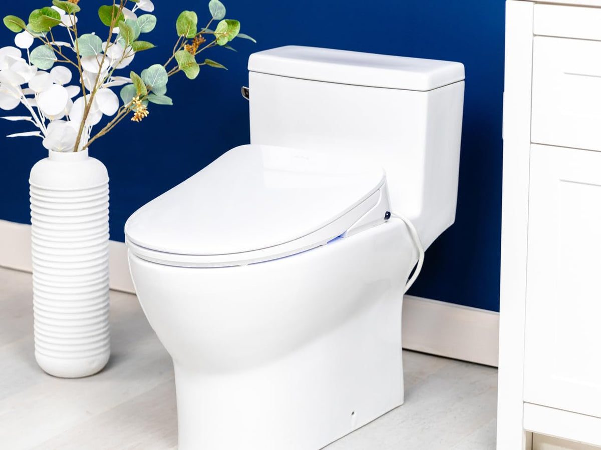 ALPHA BIDET iX Pure LED-nightlight image reveals soft blue illumination.