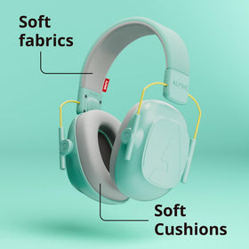 Alpine Muffy Kids noise cancelling demo shows solid attenuation in noisy environments.