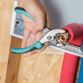 Amazon Basics compact set supports dorm or new apartment setups.