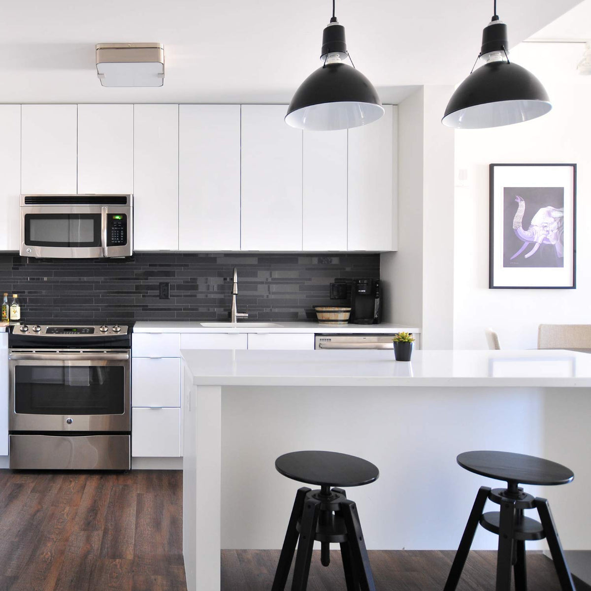 Amazon Basics A19 LED bulbs emit daylight at 5000K for natural-looking light.