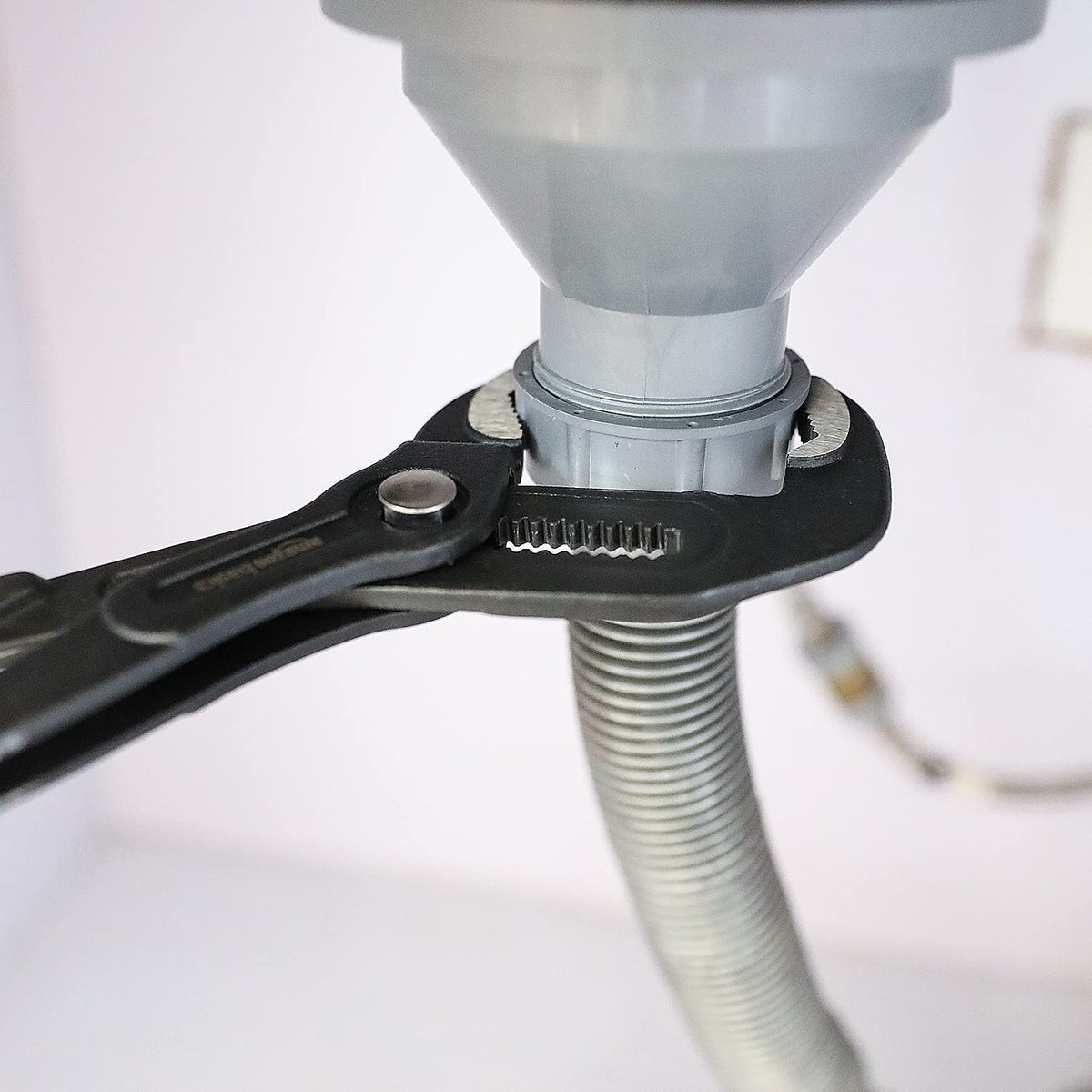 Amazon Basics drop-forged CR-V steel build supports durable, long-lasting performance.