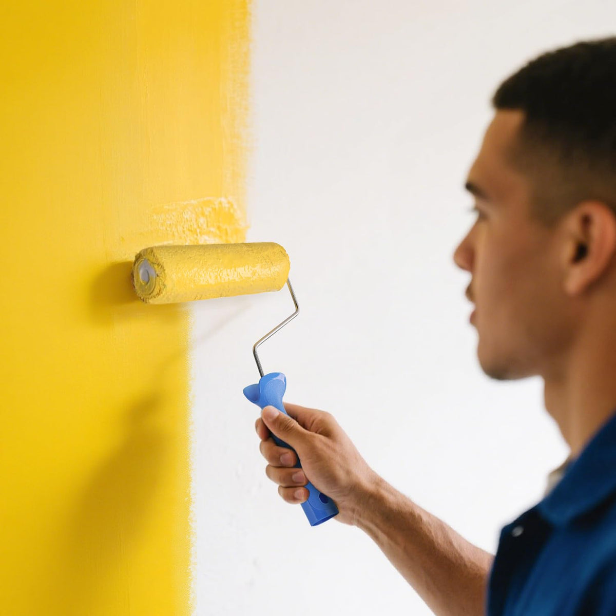 Amazon Basics easy-clean roller cover, ideal for smooth and semi-smooth surfaces