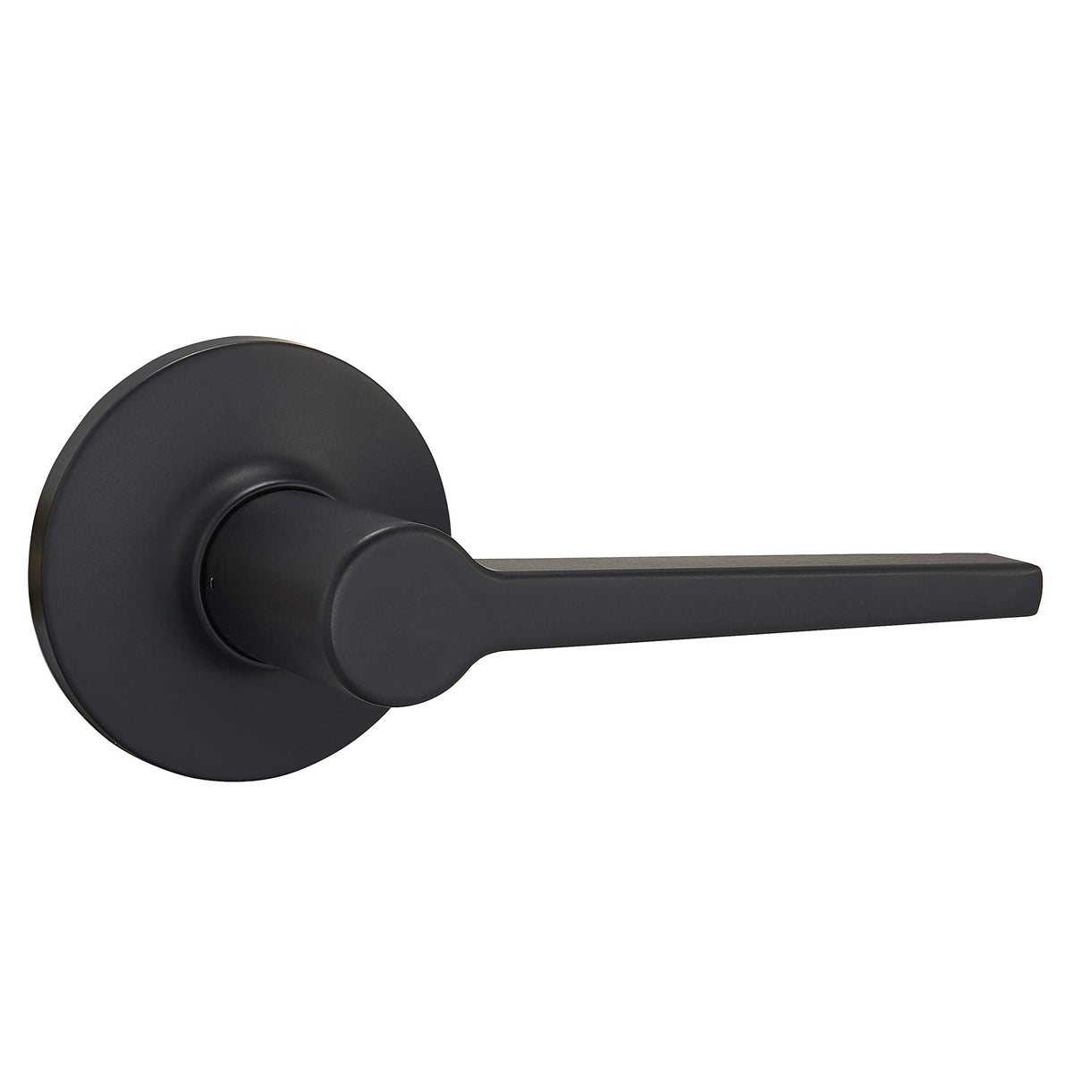 Amazon Basics Manchester passage lever, matte black close-up, highlights grip and finish