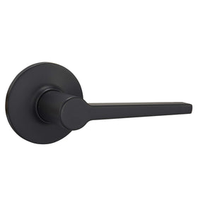 Amazon Basics Manchester passage lever, matte black close-up, highlights grip and finish