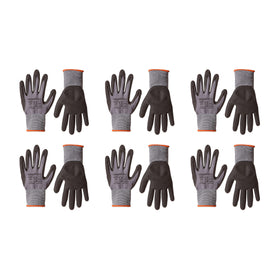 Amazon Basics nylon-elastane liner delivers comfort and dexterity.