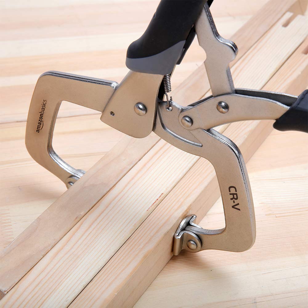 Thumb screw knobs enable quick jaw adjustments on projects.
