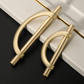 Amerdeco brushed gold pulls feature a 33mm projection for comfortable grip.