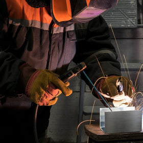 Amyhill welding plates with polished surfaces for easy handling and safe use.