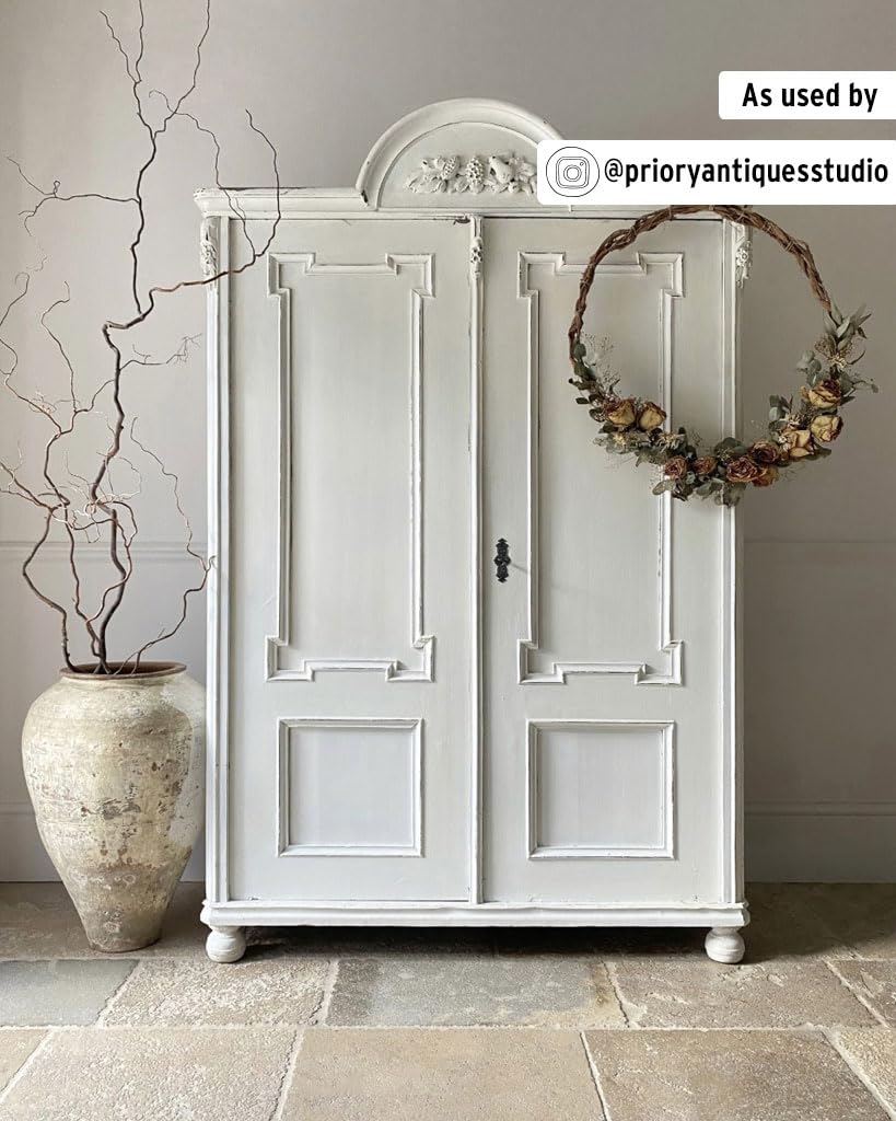 Old White layered over Paris Grey for a French-inspired look