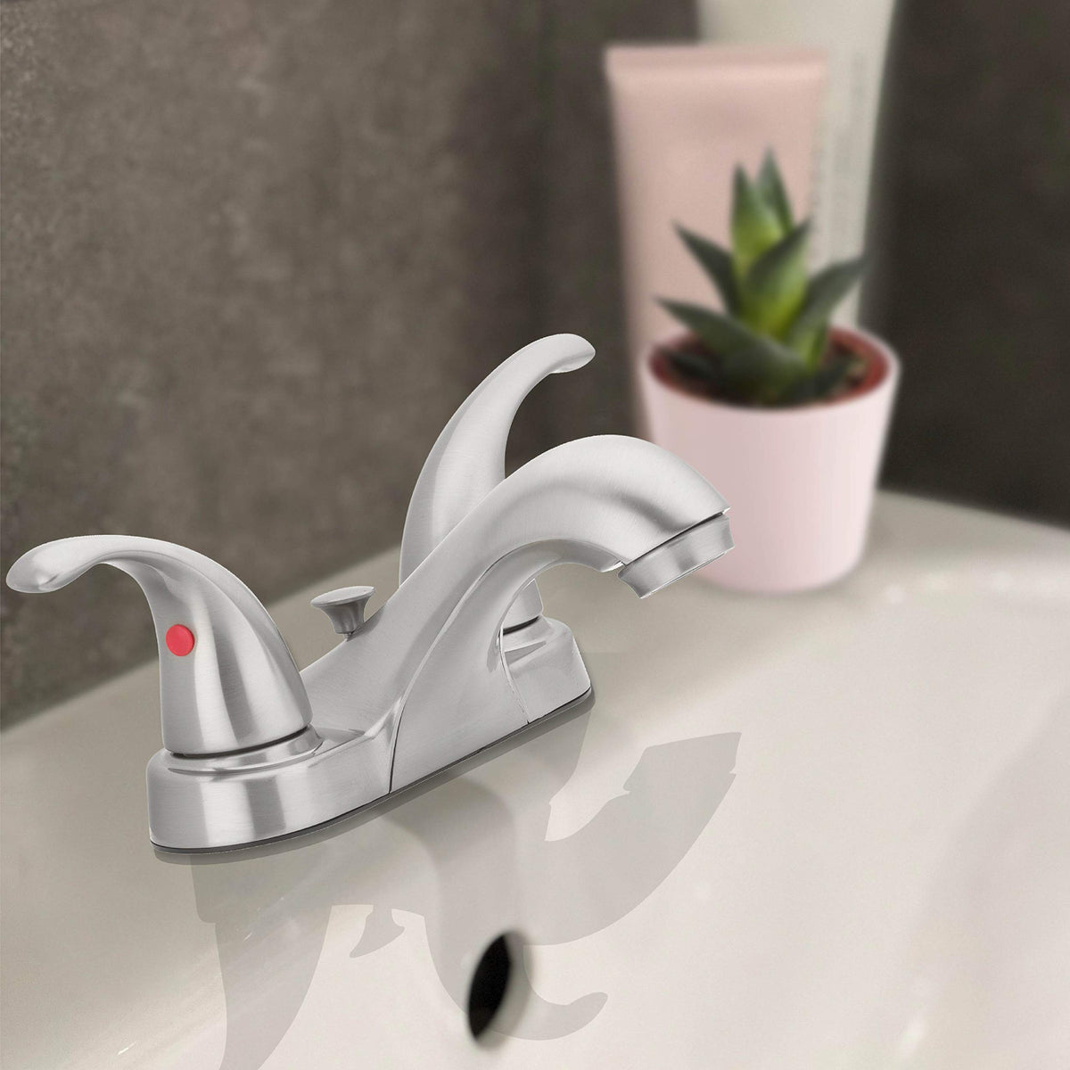 Aqua Vista half-inch-connection enables straightforward deck mounting