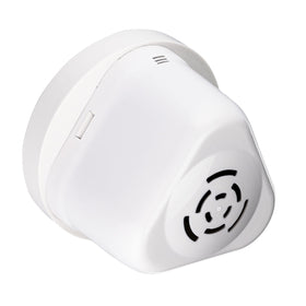 Aquagear pitcher replacement filter removing contaminants during pouring