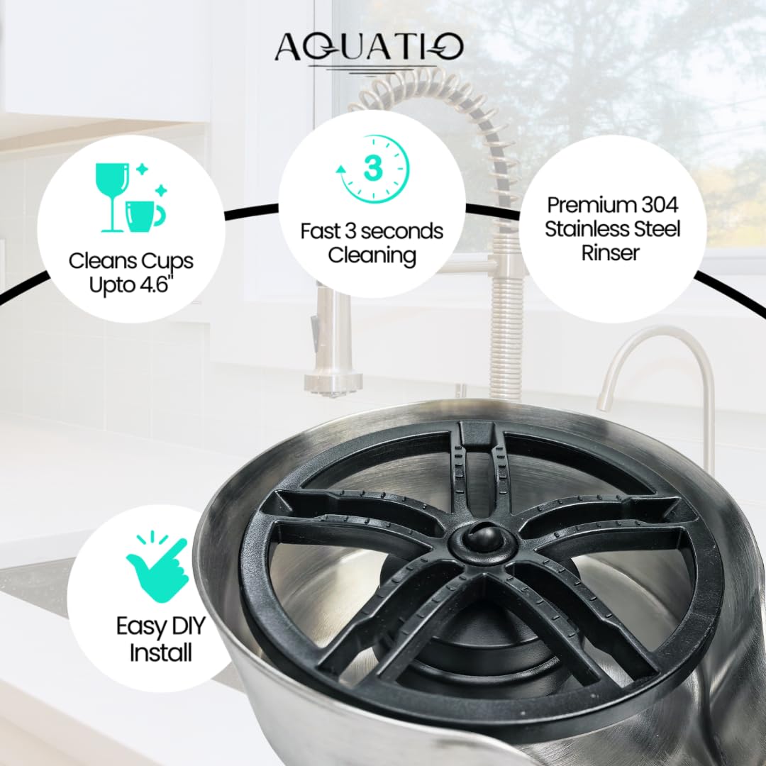 AquatiQ 360° pull-out sprayer in action for flexible rinsing.