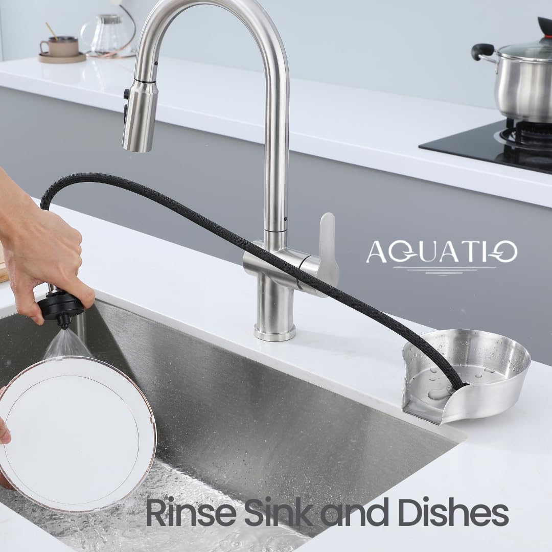 AquatiQ taller sidewalls prevent splashing while rinsing.
