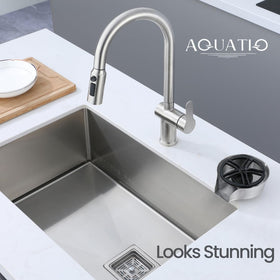 AquatiQ tilted base drains water splash-free during use.