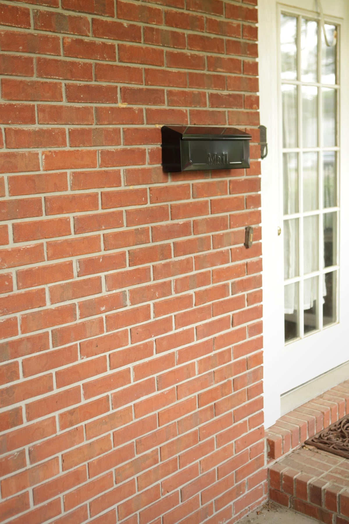 ARCHITECTURAL MAILBOXES Townhouse compact capacity for light daily mail
