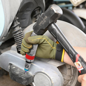 Arwealxs use scenarios in garage for automotive door lock maintenance