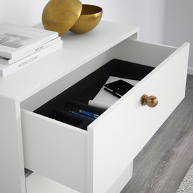 Asidrama champagne bronze finish on drawer knob in use