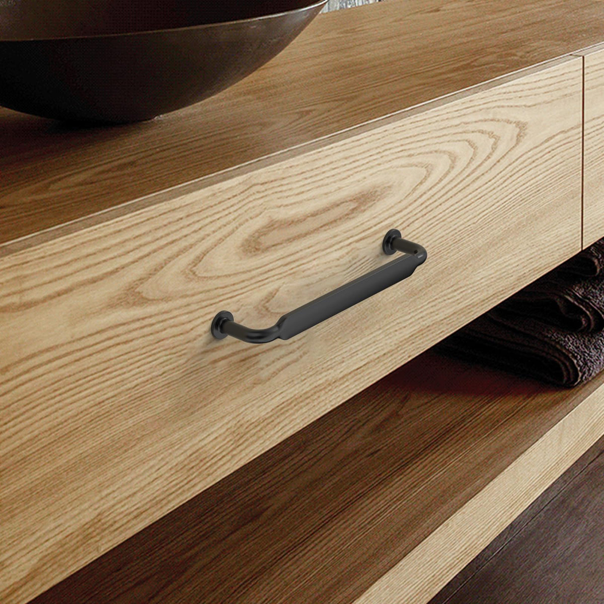 Asidrama heavy-duty alloy matte black hardware adds modern style and strength.