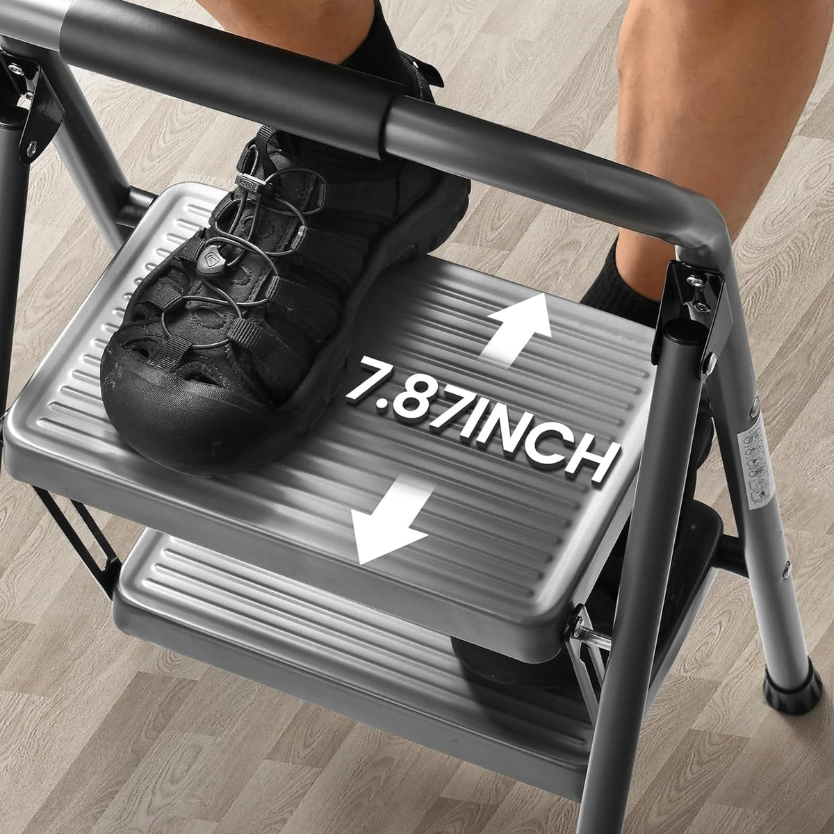 ASPERLAD lightweight steel-aluminum frame balances strength and portability.