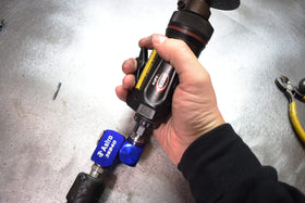 1/4-in NPT thread with 175 PSI max supports demanding tool use
