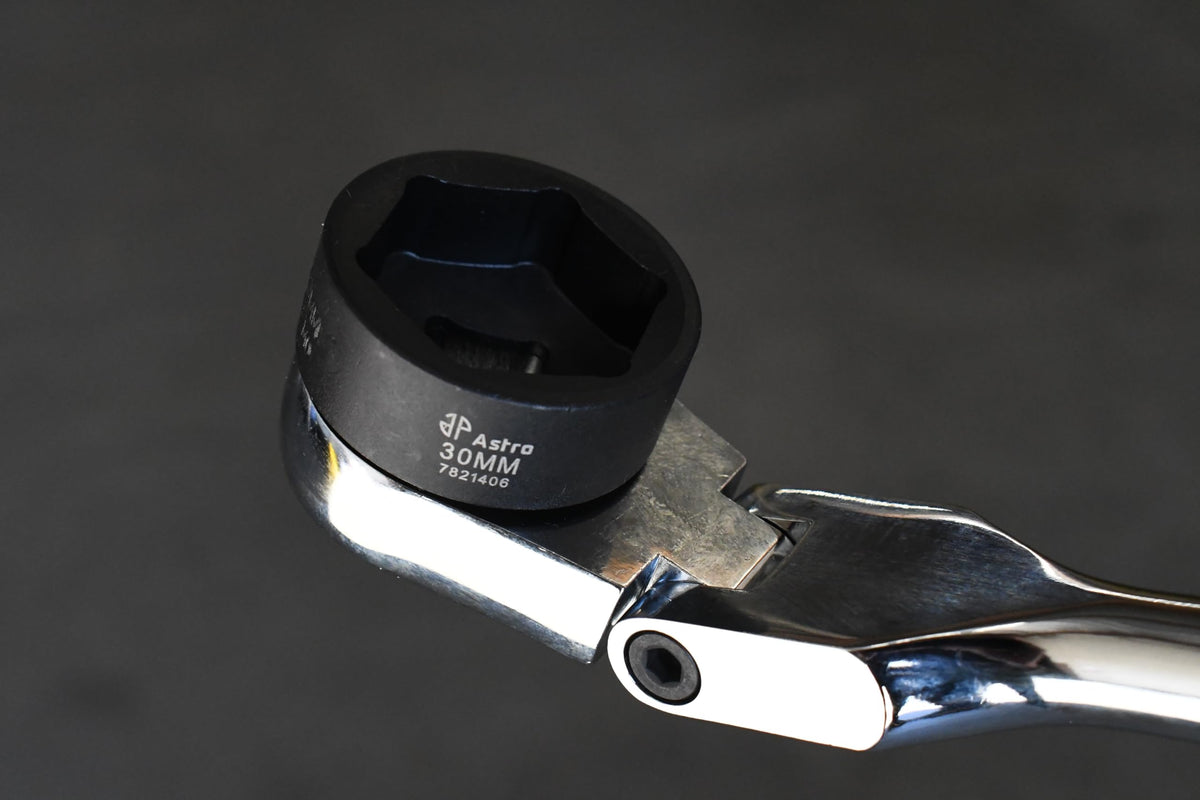 AP Astro 78218 low-profile handle enables work under dashboards and vehicles.