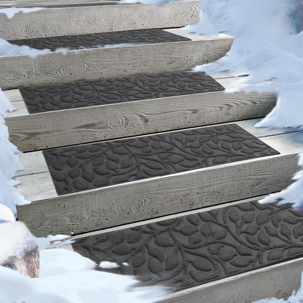 Aucuda pet-friendly stair mat supports elders and pets with traction.