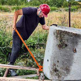 AugFir pry bar in use demonstrates efficient leverage without bending.