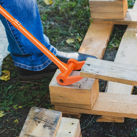 AugFir T-shaped handle offers comfortable grip during demolition.