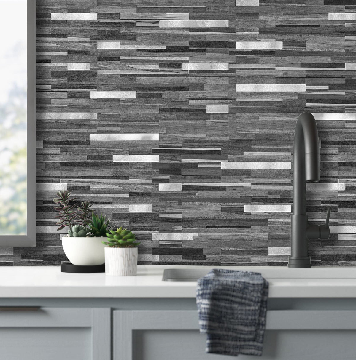 AULIGET black metal finish backsplash adds contrast and moisture resistance for kitchens.