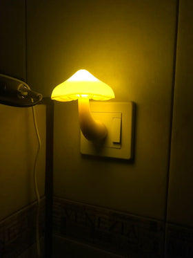 AUSAYE mushroom light helps stairways stay visible without harsh glare.