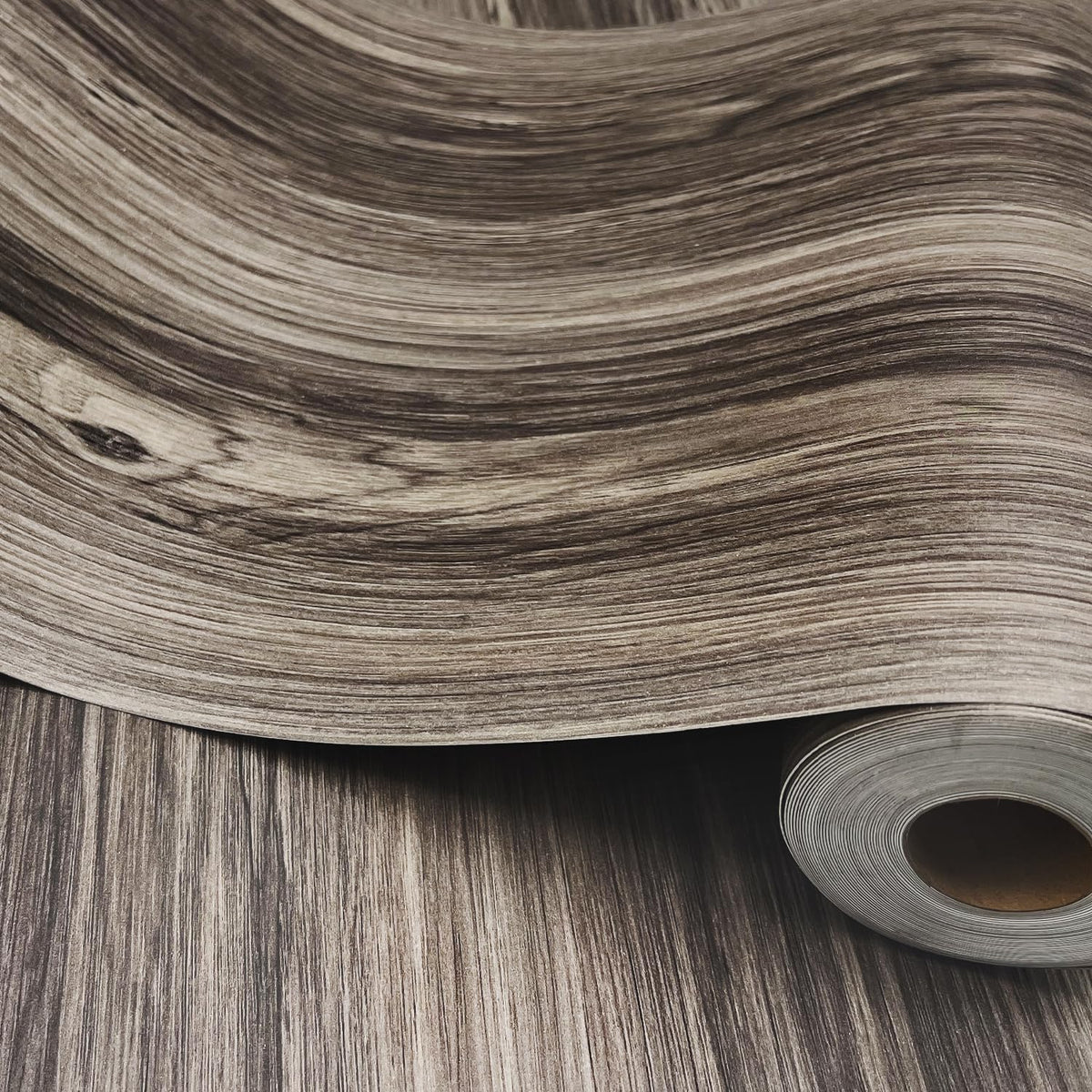 auxua wood-grain peel-stick floor tile roll enables quick DIY installation.